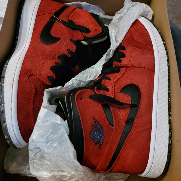 Shoes - Picture 1 of 4